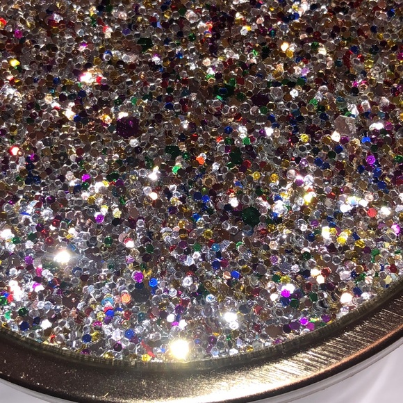 NWT & NIB Limited Edition Champagne Toast 3 wick Candle & Decorative Glitter Lid - Picture 3 of 11